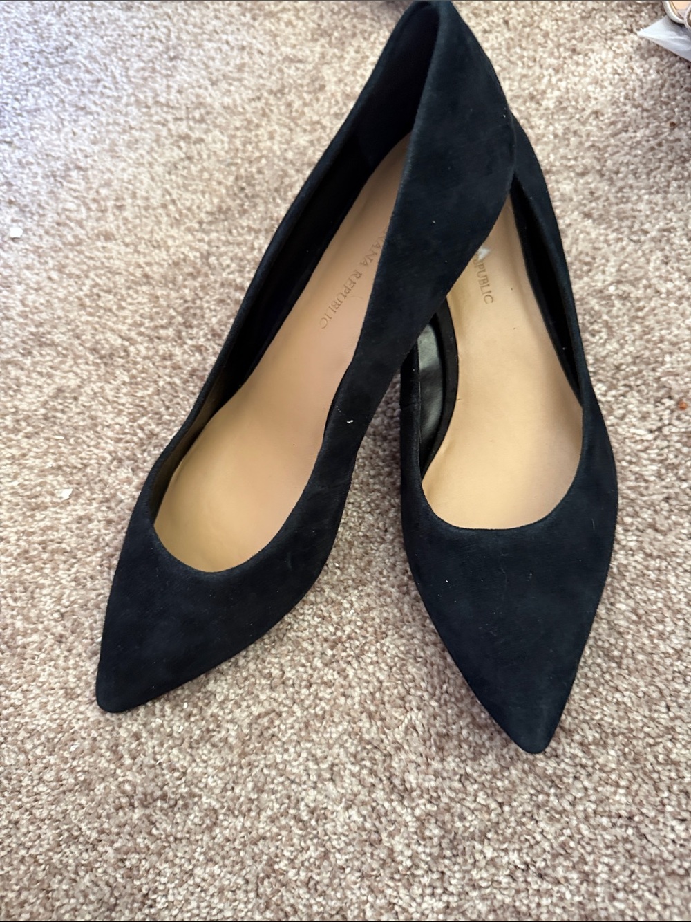 Banana Republic Black Pointed Toe Suede Flats